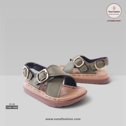 Kids Cross-Strap Sandals with Buckle Closure