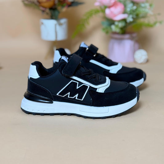 Classic black & white kids sneaker