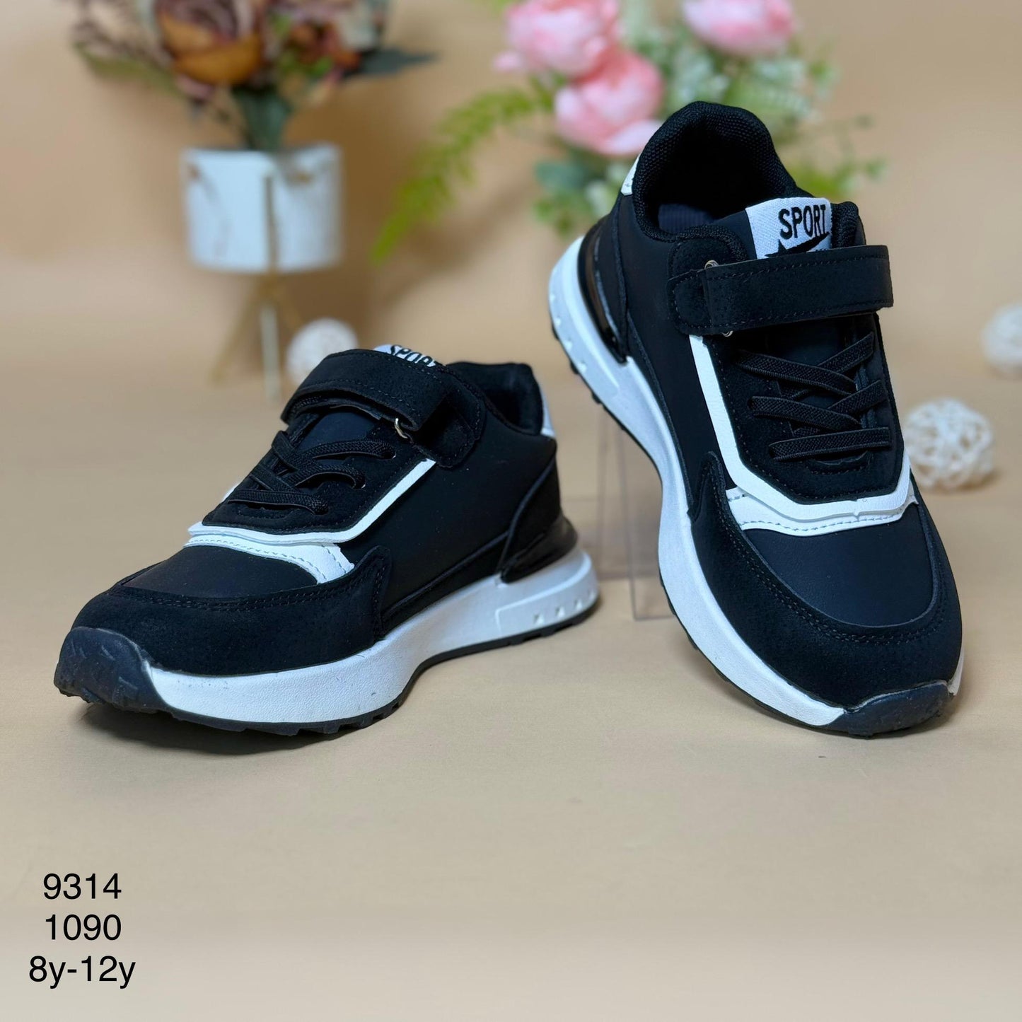 Classic black & white kids sneaker